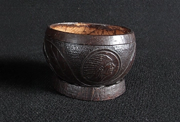 Noix de coco sculptée